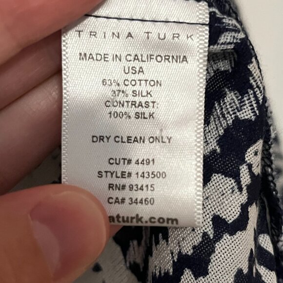 Trina Turk silk printed button up shirt blouse size small career quiet luxury - Picture 7 of 7